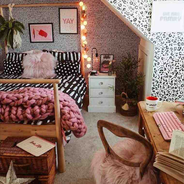 How To Create a Cosy Home with Wallpaper